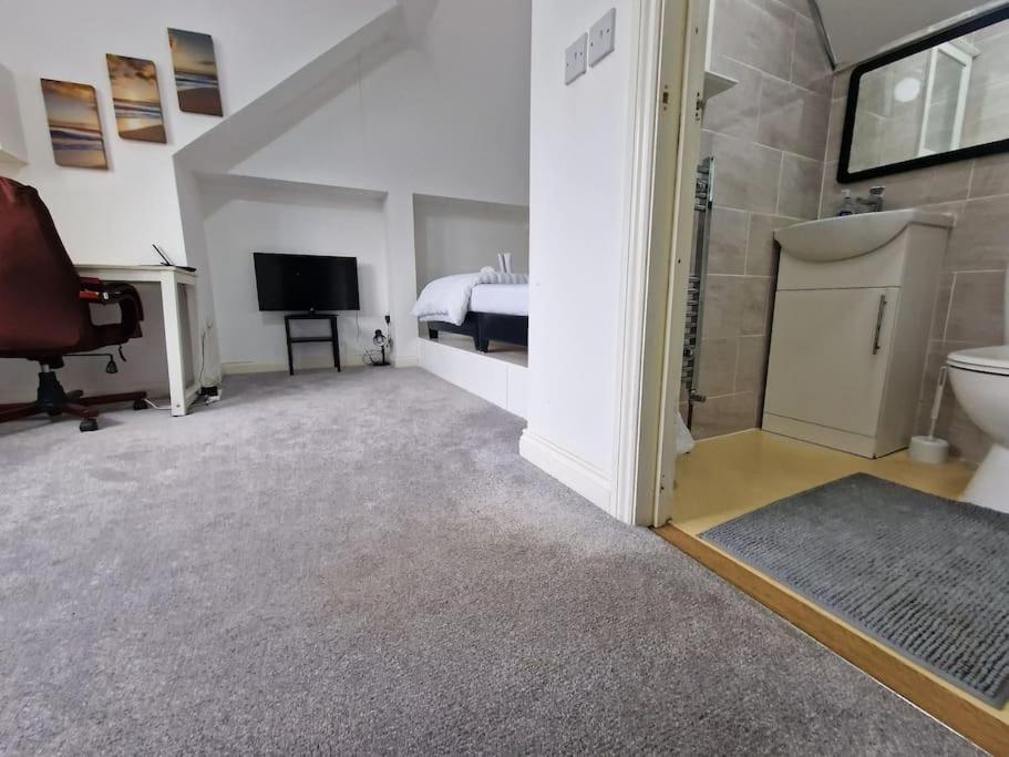 Living Serviced 9 Apartment